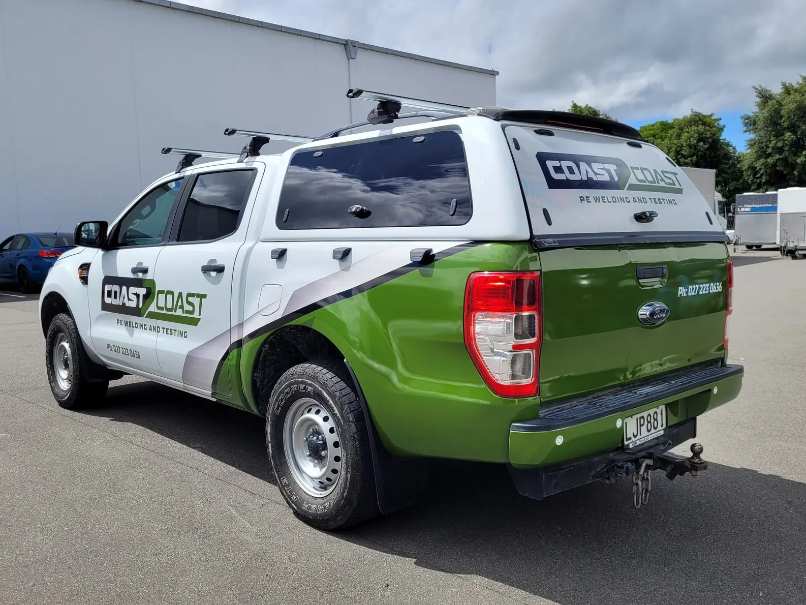 Full cover ute wrap for the Coast to Coast support vehicle. The branding graphic covers the full ute and cab.