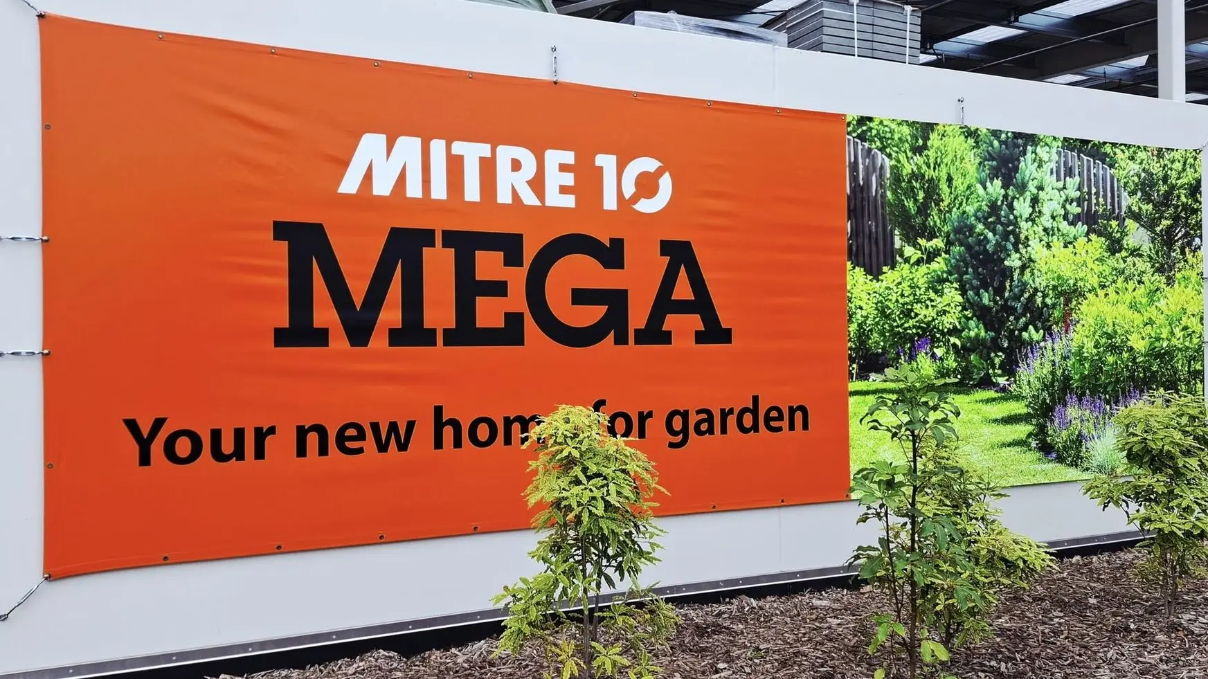 Vinyl banner for Mitre 10 mega fencing. Vinyl banners are a great option for bold, portable signage.